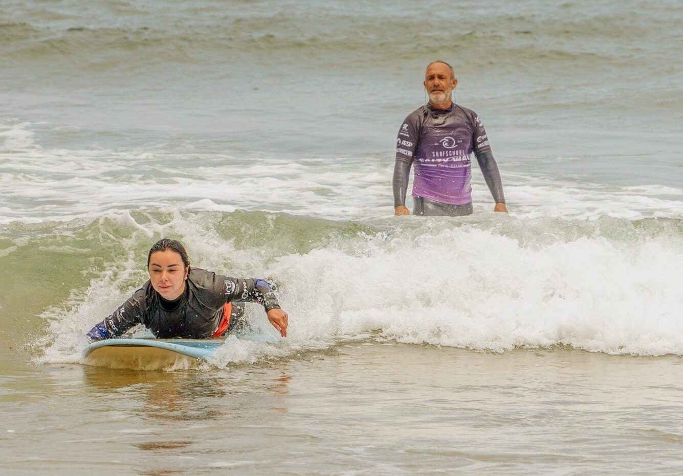 surf-instructor-supervising-beginner-algarve-005